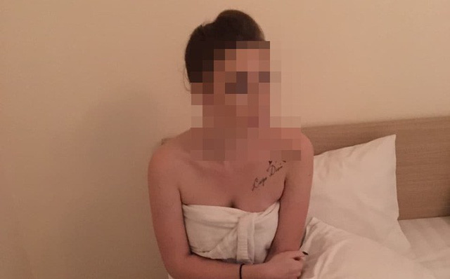  Một cô gái ngoại quốc trong đường dây của Prokoffva Elena bị bắt quả tang khi đang bán dâm. 