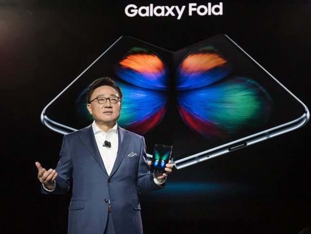 Samsung: Sẽ không ai còn sử dụng smartphone sau 5 năm nữa - 2