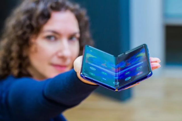 CEO Samsung thừa nhận sai lầm với smartphone màn hình gập Galaxy Fold - 1