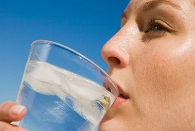 Không ngờ uống nước khi bụng đói lại nhiều lợi ích đến vậy