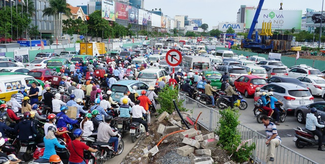 Tp Hồ Chí Minh tăng phí đăng kí ôtô mới lên 20 triệu đồng, tương đương Hà Nội - 1