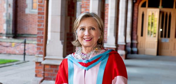 Bà Hillary Clinton nhậm chức Hiệu trưởng đại học ở Bắc Ireland - 1