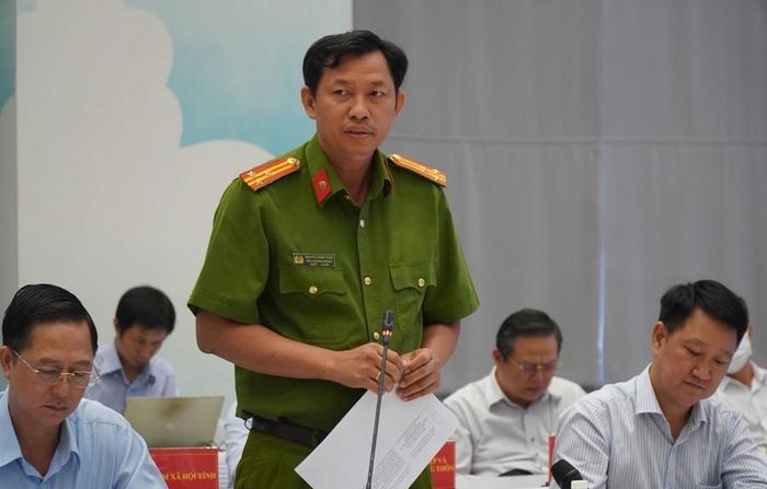 Thượng tá Nguyễn Minh Thân - Phó trưởng Phòng Tham mưu Công an tỉnh Bình Dương thông tin về việc lắp hệ thống camera - Ảnh: X.A