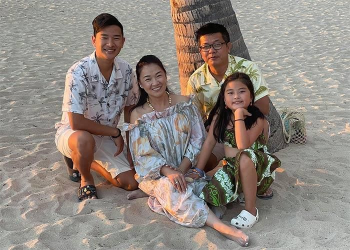 Em út Minh Thư có gia đình hạnh phúc với chồng và hai con, một trai, một gái.