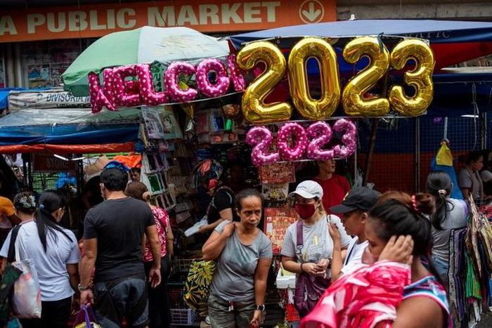 Một khu chợ ở Thủ đô Manila của Philippines trang hoàng đón năm mới