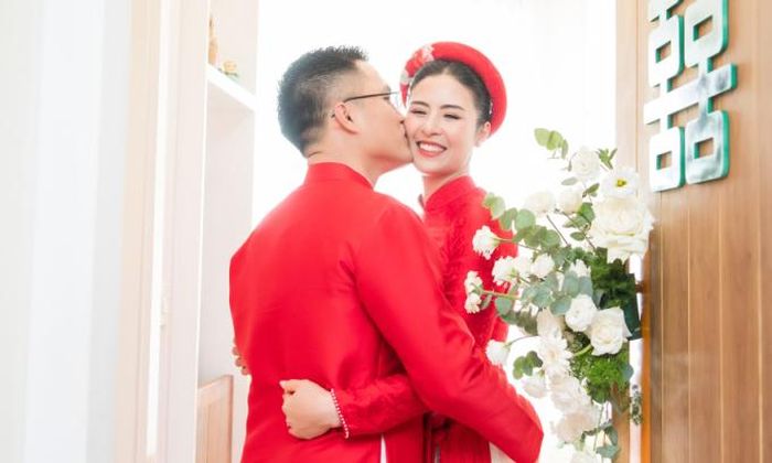Hoa hậu Ngọc Hân và chồng trong lễ vu quy cuối tháng 11/2022.
