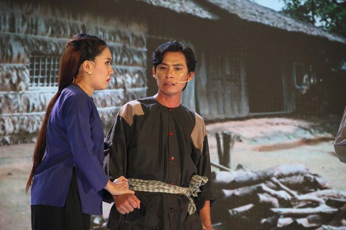 Nghệ sĩ Nguyễn Chí Tâm (phải).