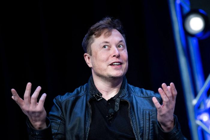 Trong năm qua, Giám đốc điều hành Tesla - Elon Musk mất tới 66,4 tỷ USD. Elon Musk từng khiến thị trường xôn xao khi thông tin về việc mua lại Twitter nhưng sau đó đã thay đổi ý định. Việc mua lại đã khiến giá trị tài sản ròng của Musk giảm 9 tỷ USD.
