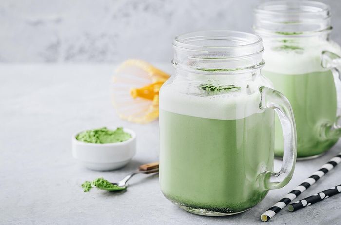  Sinh tố trà xanh matcha có công thức dễ làm, giúp tăng cường trao đổi chất. Ảnh: Shutterstock. 
