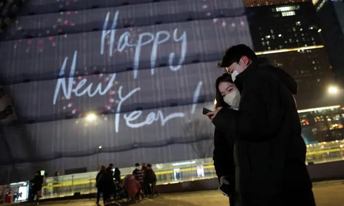Dòng chữ Chúc mừng Năm mới tại trung tâm Thủ đô Seoul của Hàn Quốc