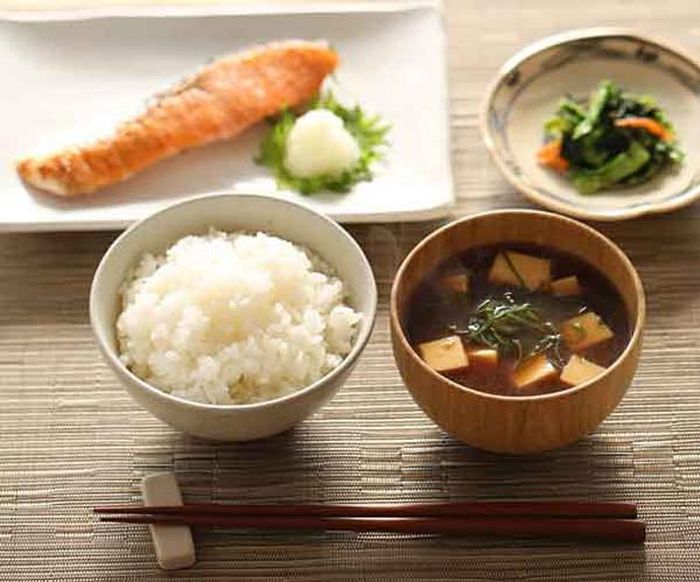 Người Nhật thường ăn cơm vào bữa sáng. Ảnh: Netnewsledger