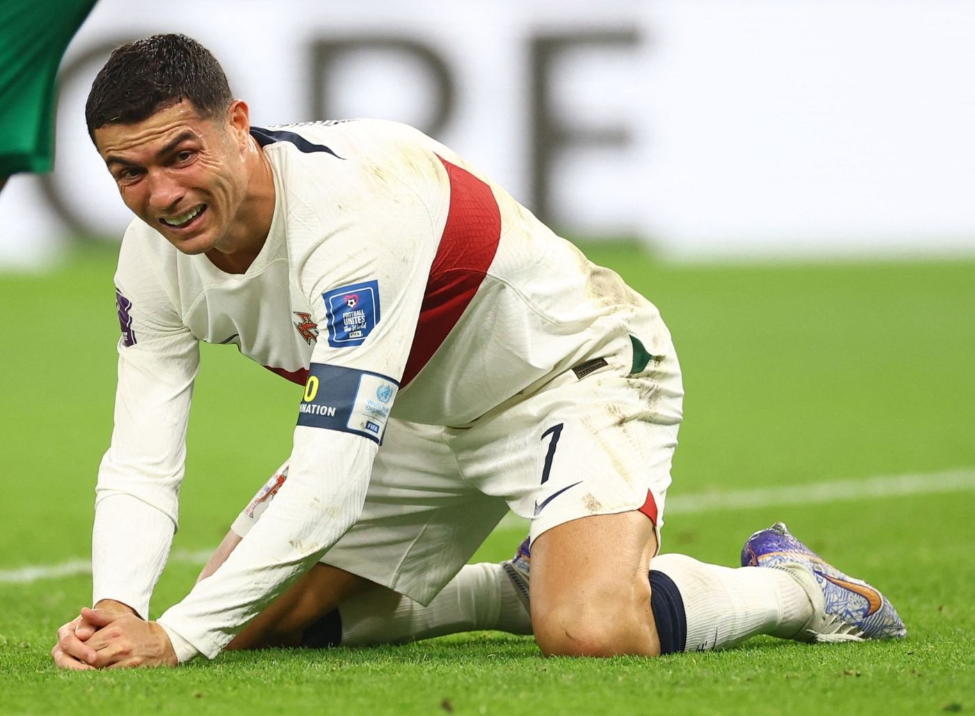 Nỗi buồn của Ronaldo khi Bồ Đào Nha dừng bước ở tứ kết World Cup.