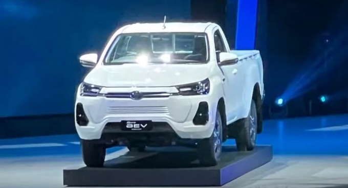 Toyota gây bất ngờ khi ra mắt concept xe bán tải chạy điện - 2