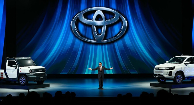 Toyota gây bất ngờ khi ra mắt concept xe bán tải chạy điện - 1