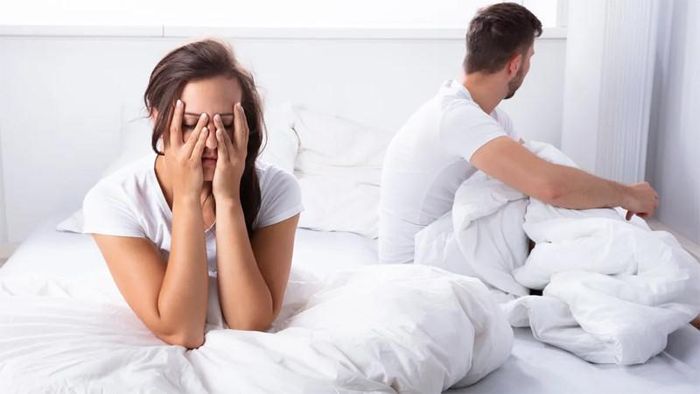Các cặp đôi có thể bất hòa do khác biệt thói quen khi ngủ. Ảnh: Bestlife
