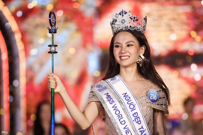  Mai Phương đăng quang Miss World Vietnam 2022. 