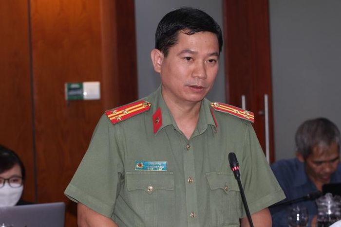Ông Lê Mạnh Hà, Phó Phòng Tham mưu Công an TP HCM, cung cấp thông tin vụ sập cửa hàng Circle K tại buổi họp báo