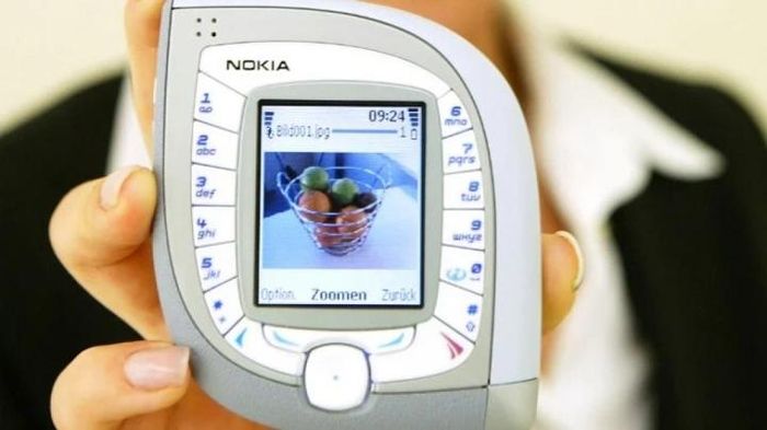  Nokia 7600 (2003)