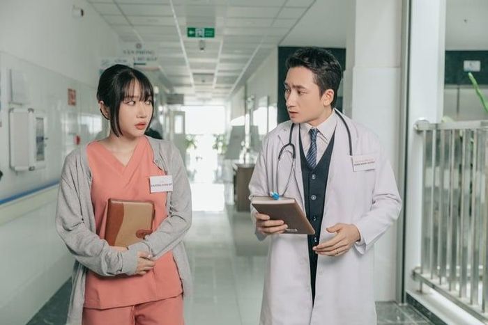 Trong MV, Phan Mạnh Quỳnh và Orange vào vai bác sĩ - y tá cùng làm việc tại một bệnh viện.