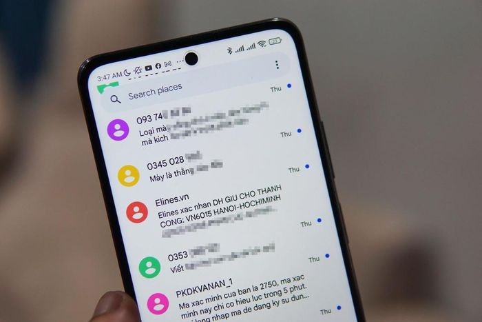 Ngoài rủi ro về phần cứng, việc để ngửa màn hình còn làm lộ thông tin cá nhân từ thông báo hiện ra.