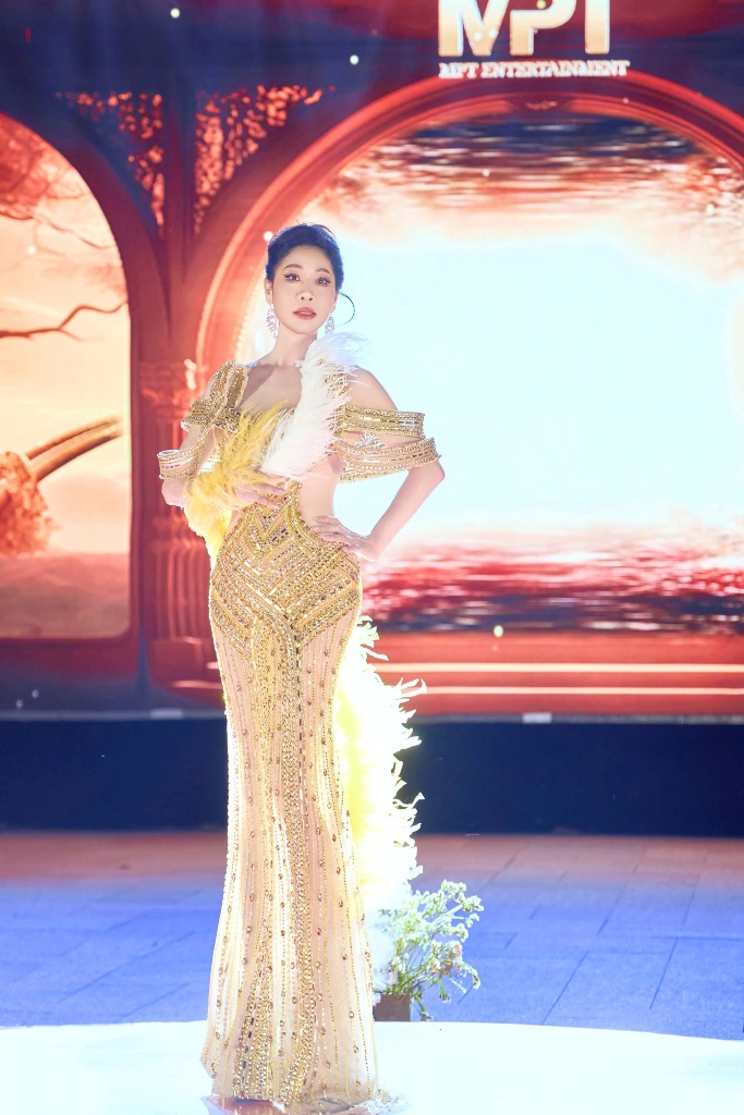 Hoa hậu Lại Thị Thu Hà, The Aura, quyến rũ