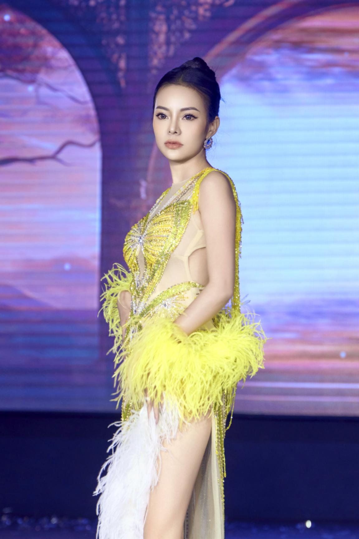 Hoa hậu Trần Mỹ Hạnh, tỏa sáng