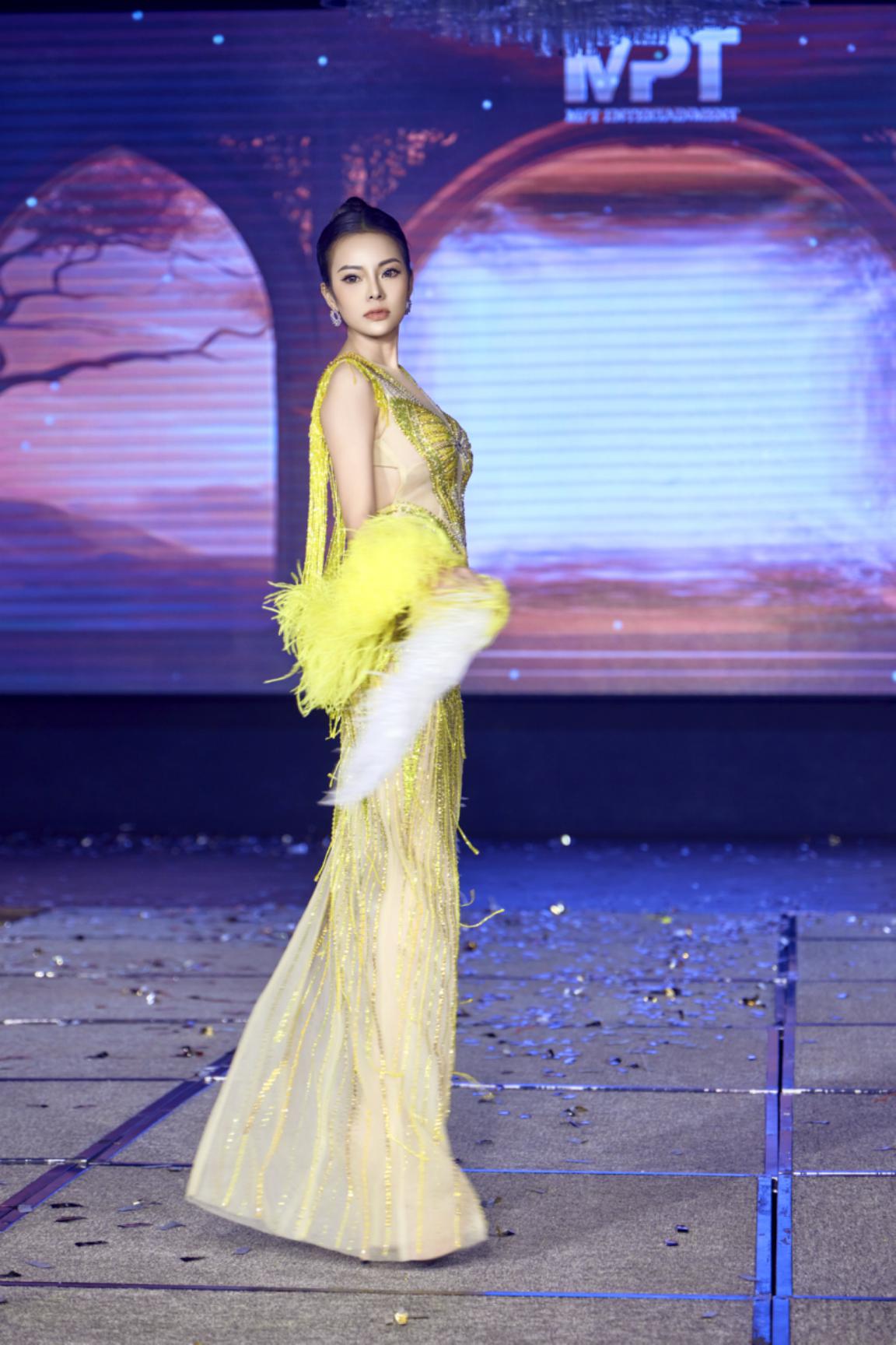 Hoa hậu Trần Mỹ Hạnh, tỏa sáng