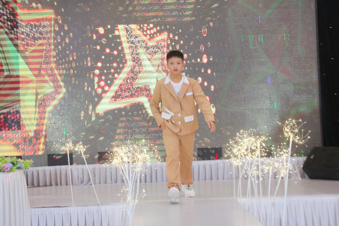 Trần Lê Hiển Long, Tài Năng Việt