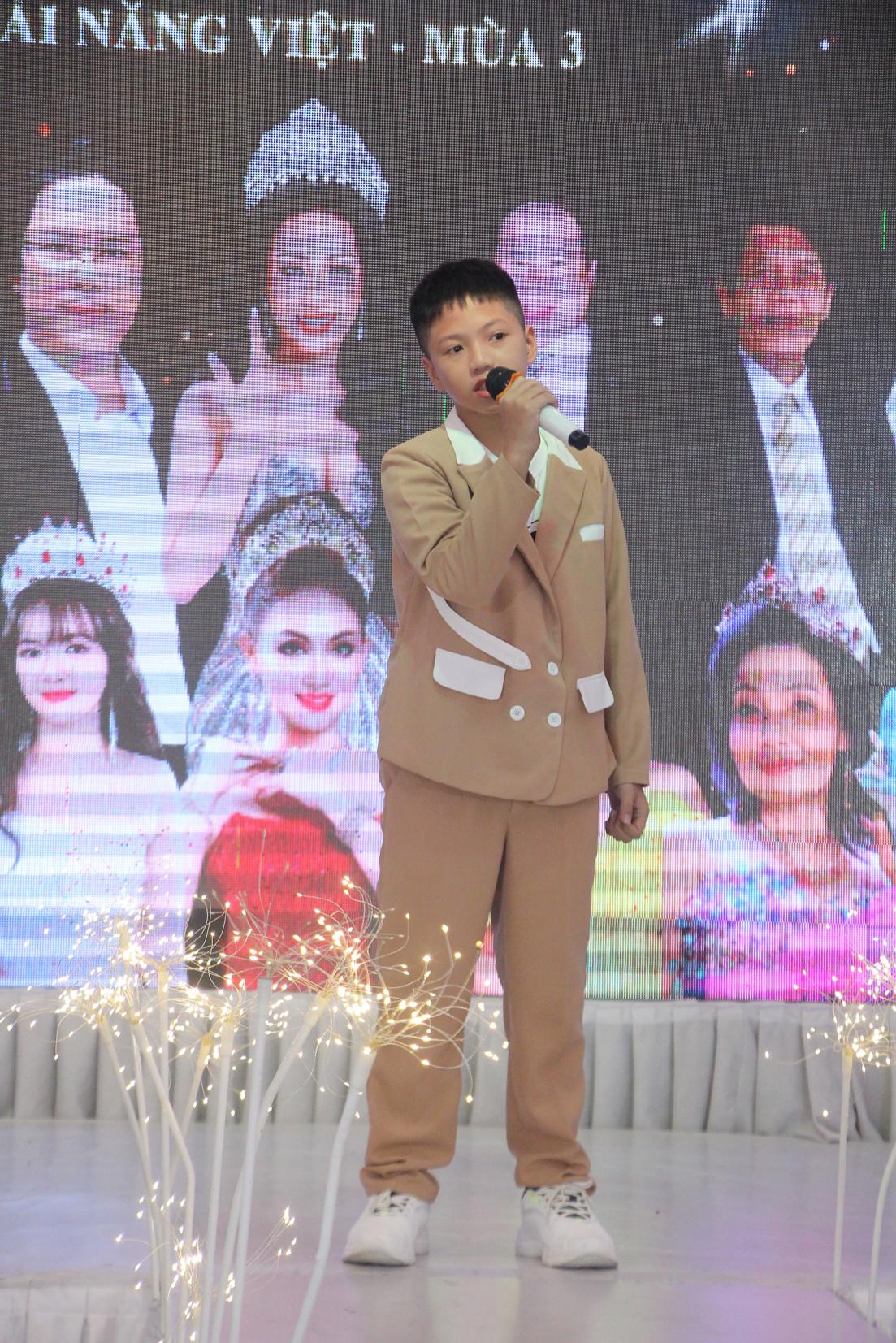 Trần Lê Hiển Long, Tài Năng Việt