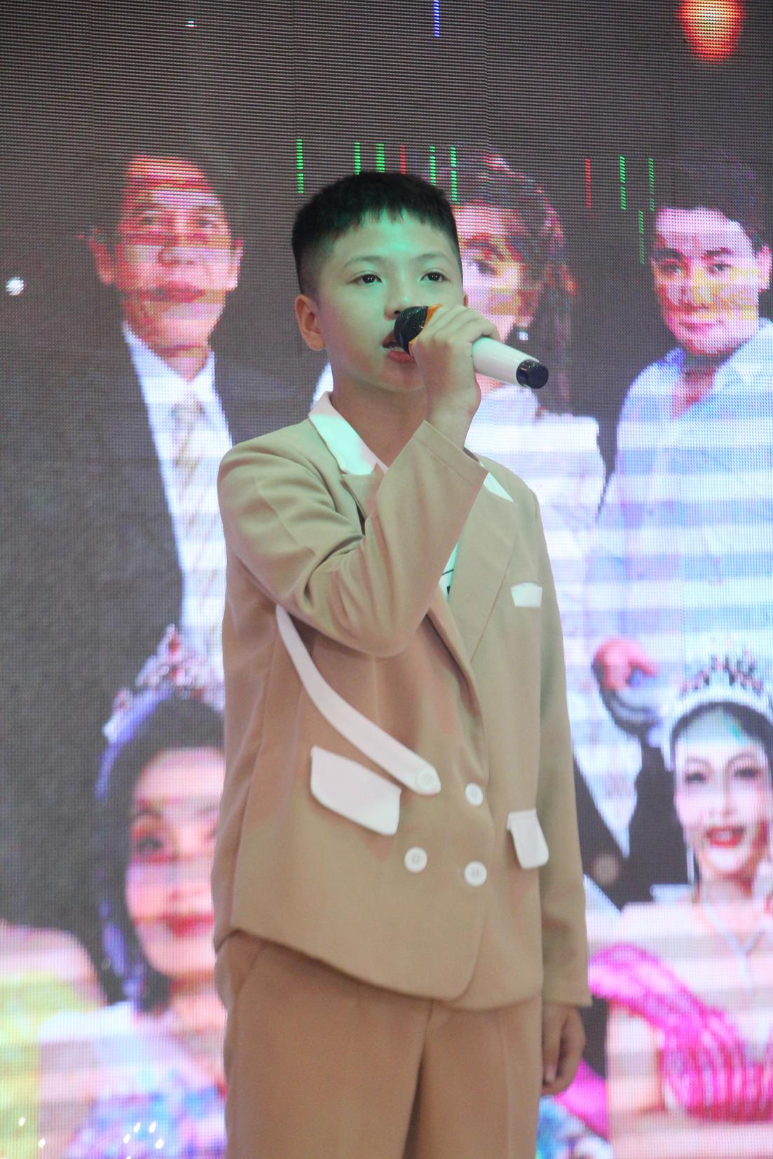 Trần Lê Hiển Long, Tài Năng Việt