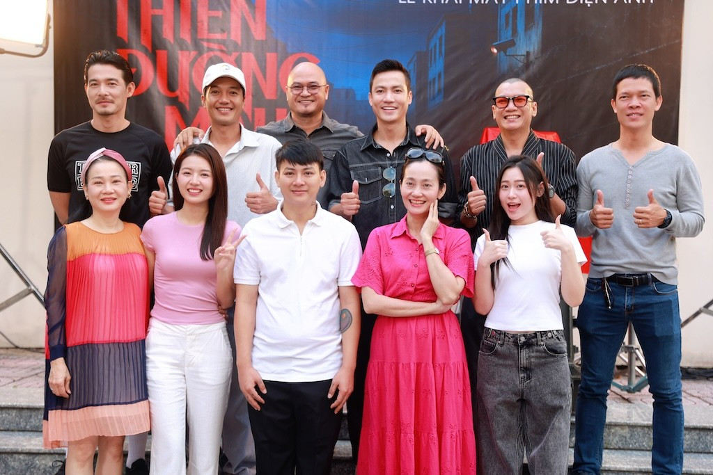 hang-tren-tu-trai-sang-gom-dien-vien-quach-ngoc-ngoan-quang-tuan-dao-dien-hoang-tuan-cuong-dien-vien-minh-thuan-lam-thanh-son-sy-toan-hang-duoi-tu-trai-sang-dien-vien-hoang-trinh-b.jpg