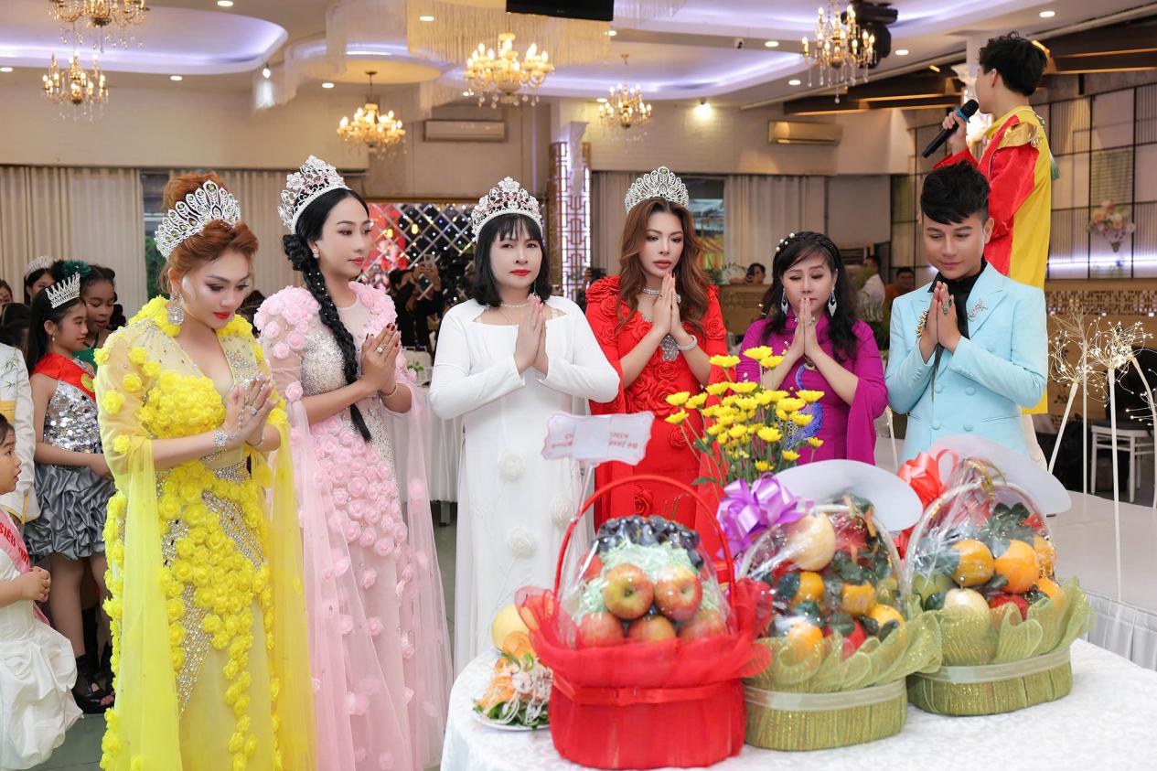 Tài Năng Việt, Hoa hậu Kim Phượng, giám khảo