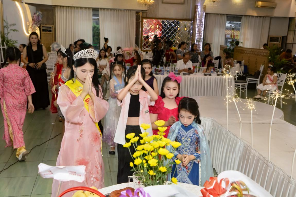 Tài Năng Việt, Hoa hậu Kim Phượng, giám khảo
