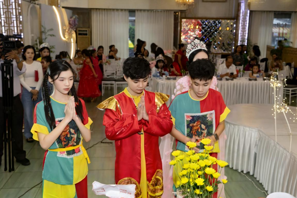 Tài Năng Việt, Hoa hậu Kim Phượng, giám khảo