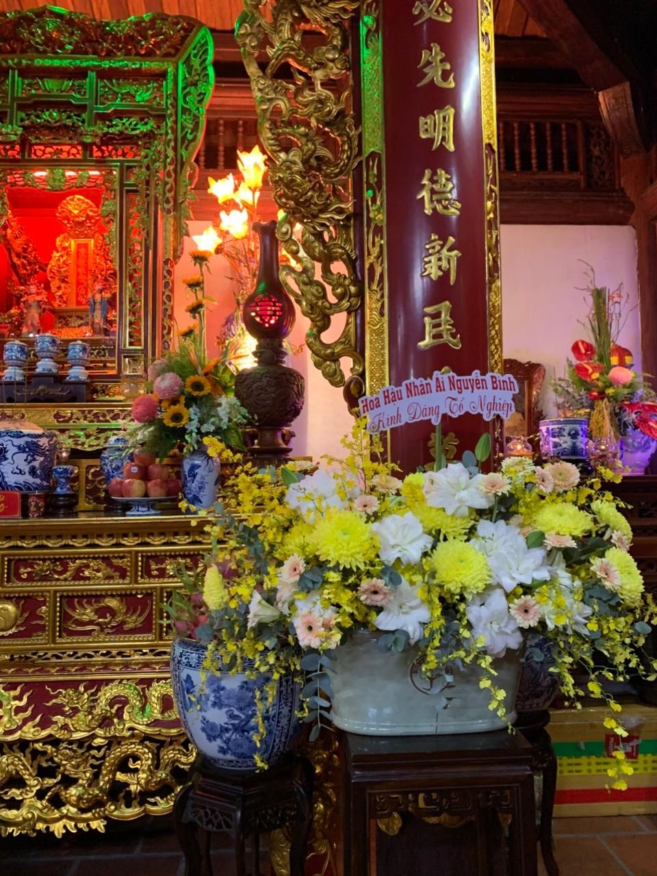 Hoa hậu Nguyễn Thị Bình, giỗ Tổ sân khấu