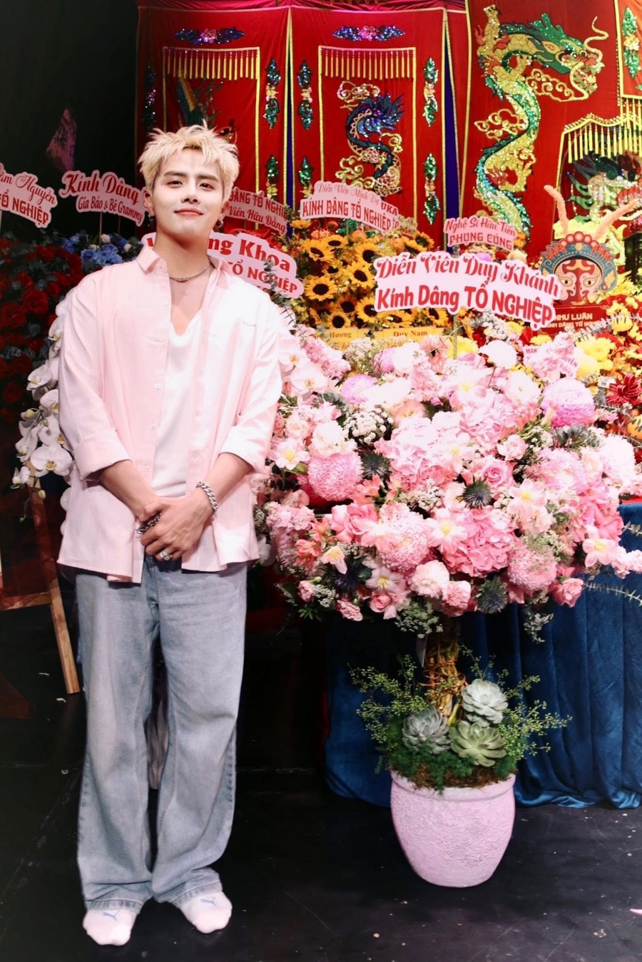 Hoa hậu Nguyễn Thị Bình, giỗ Tổ sân khấu