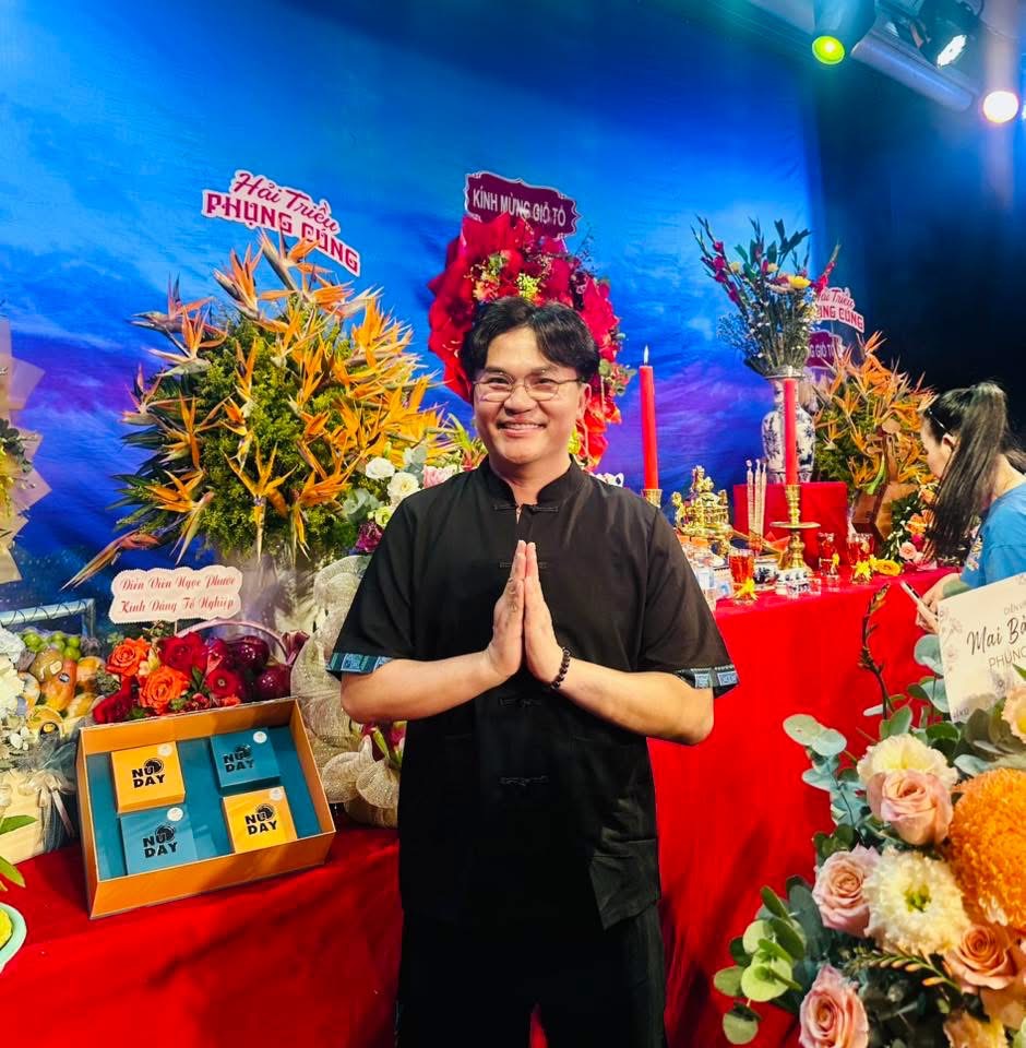 Hoa hậu Nguyễn Thị Bình, giỗ Tổ sân khấu