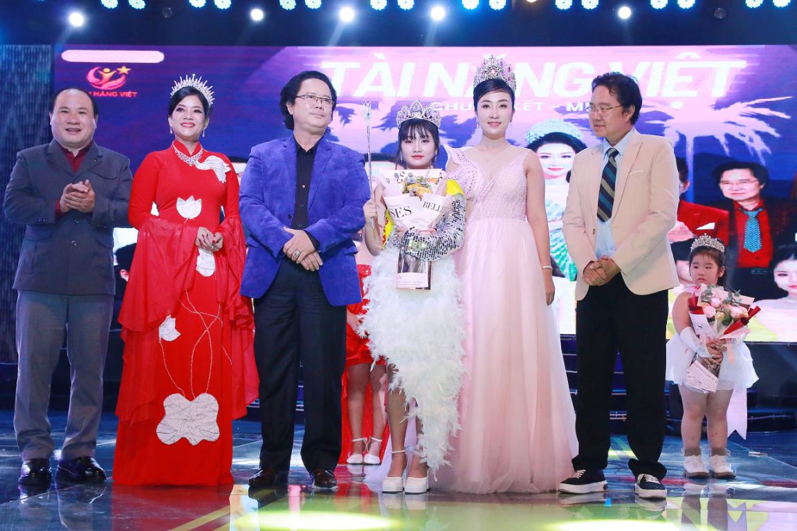 Hoàng Bảo Trân, Tài Năng Việt