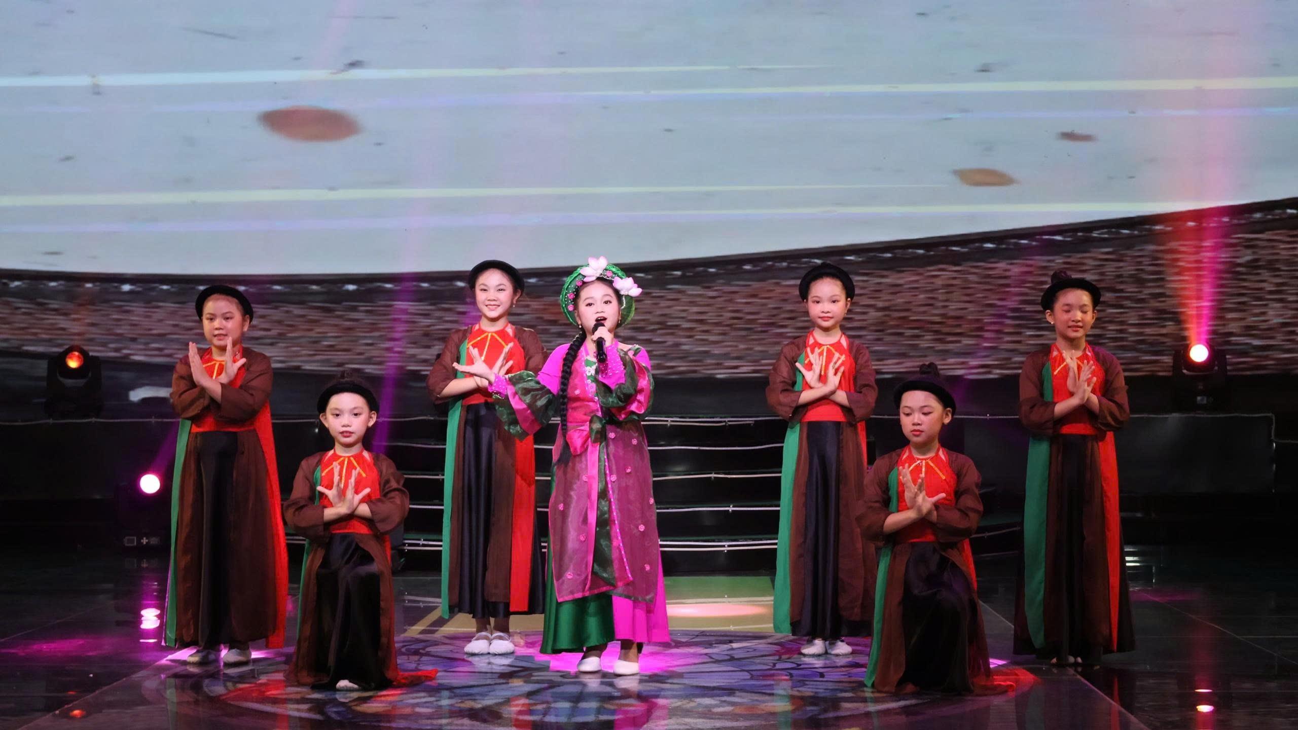 Mai Phương Nghi, Tài Năng Việt